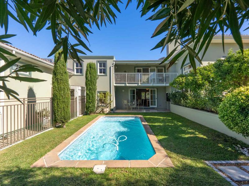 A Warm, Welcoming Home in Secure Tamboerskloof Estate - Photo 3