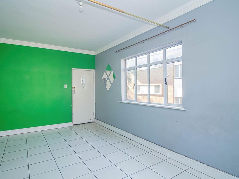 Ready to Move 2 bedroom in a well maintained prime area - Photo 4