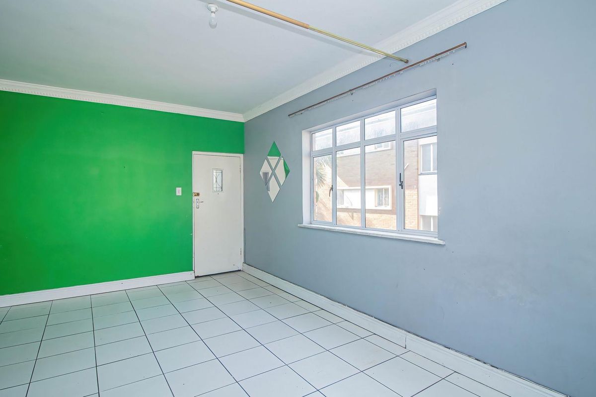 Ready to Move 2 bedroom in a well maintained prime area - Photo 4