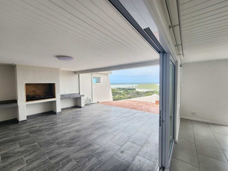 **Modern Coastal Retreat with Unparalleled Sea Views** - Photo 10