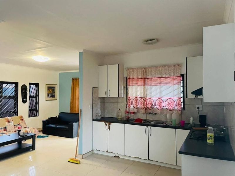 A warm and welcoming home offering practical living spaces and excellent value for money! - Photo 7