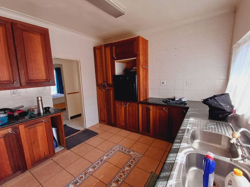 Dream Home with Granny Flat in Sought-After Farramere - Photo 8