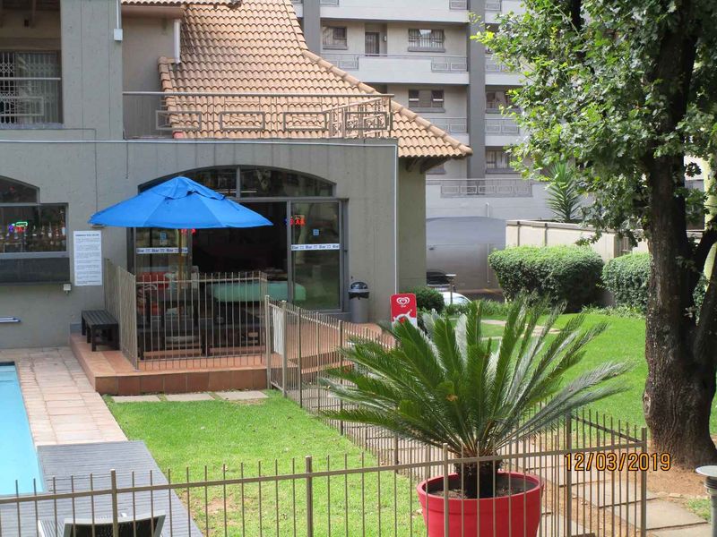 SOPHISTICATED 2 BED APARTMENT AT 77 ON GRAYSTON - Photo 4