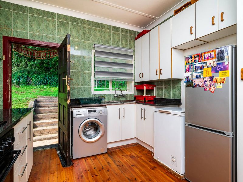 Don't miss out on this spacious, freestanding family home! - Photo 10