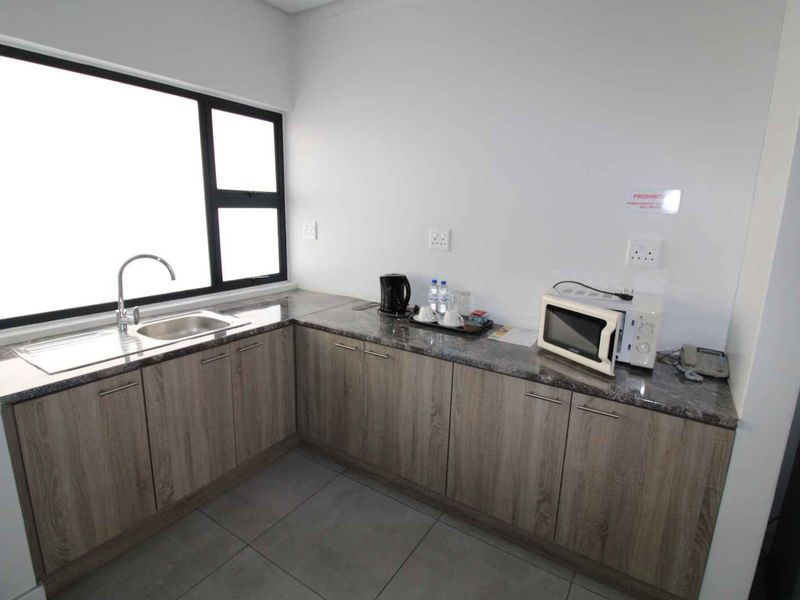 Hotel for sale offering 16 Neat Bachelor and one bedroom self catering Units - Photo 3