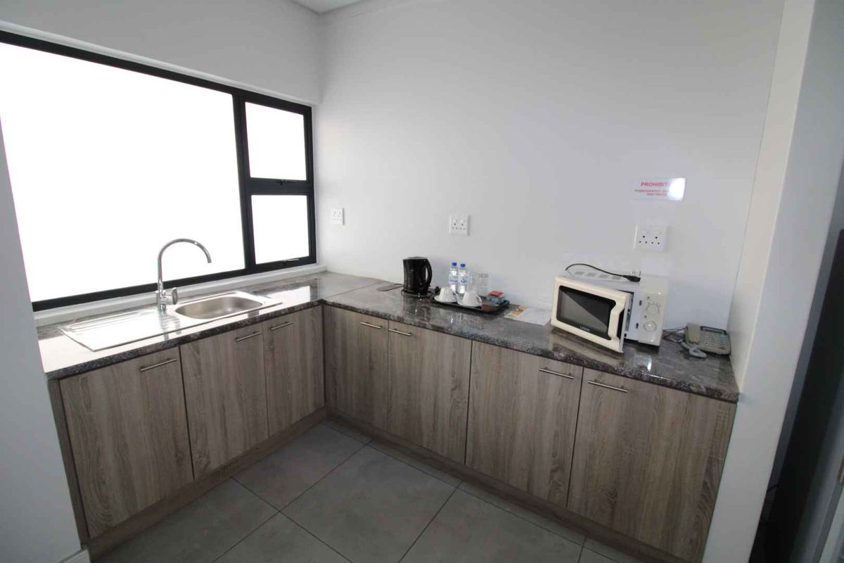 Hotel for sale offering 16 Neat Bachelor and one bedroom self catering Units - Photo 3