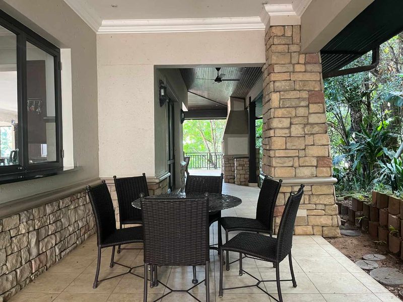 A home offering an exceptional blend of luxury, comfort, & nature, making it the perfect place to call home. - Photo 10
