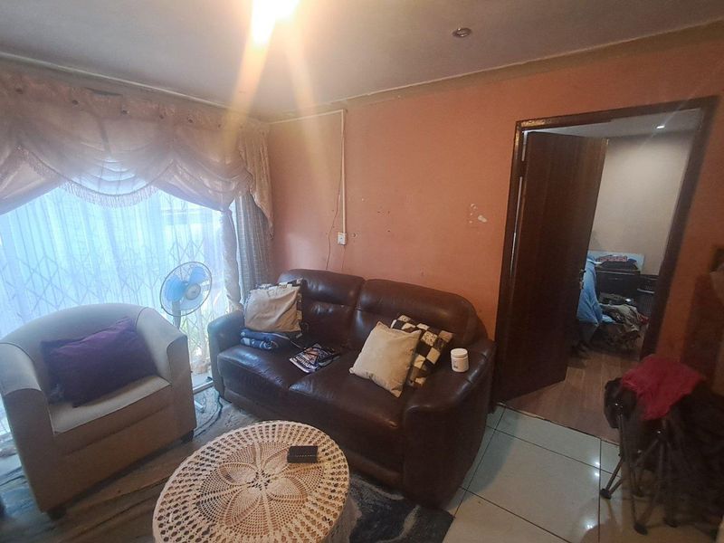 A Bachelor In Ivory Park - Photo 4