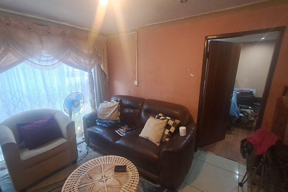 A Bachelor In Ivory Park - Photo 4