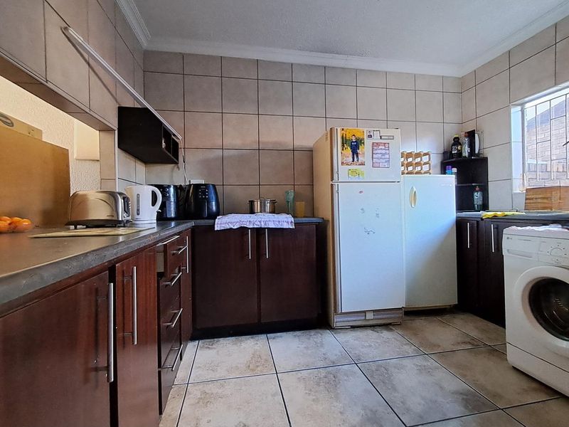 3 Bedroom Duplex Unit in Brackenhurst - Photo 6