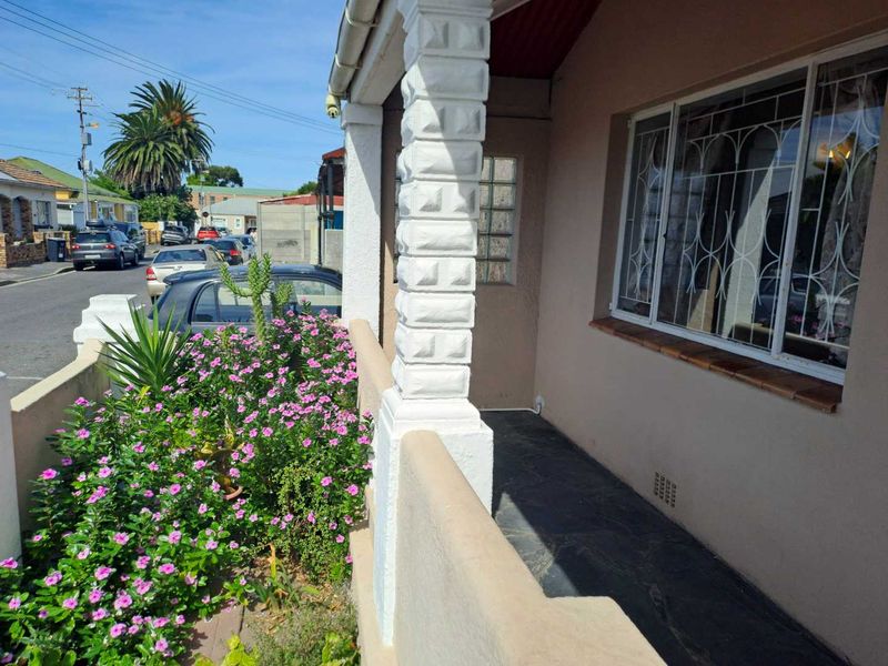Family Home in the heart of Wynberg - Photo 2