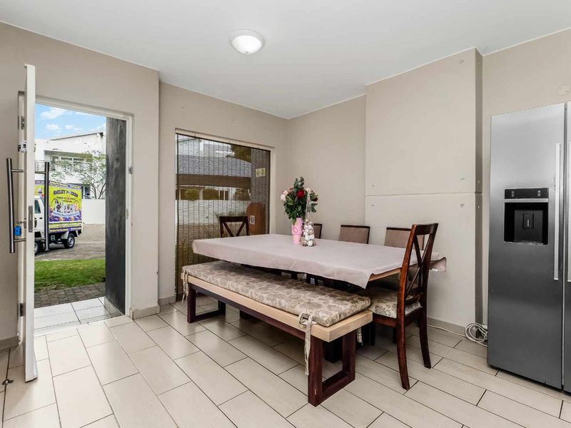 Lovely 2 Bedroom, 2 Bathroom Garden Apartment for Sale - Photo 5