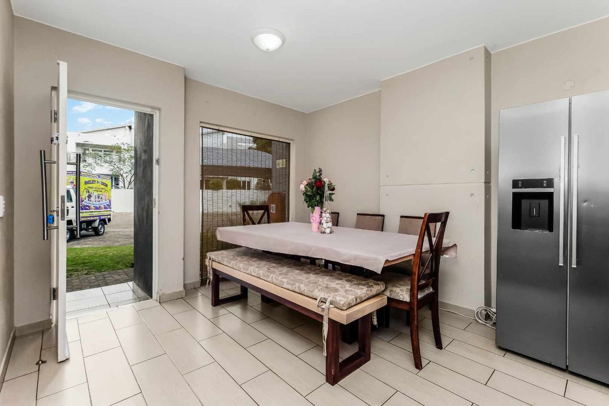 Lovely 2 Bedroom, 2 Bathroom Garden Apartment for Sale - Photo 5