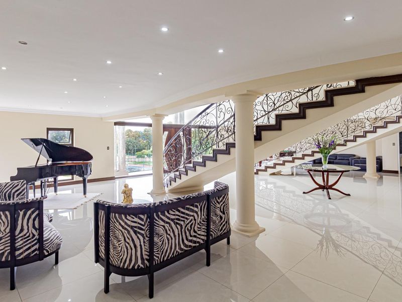 Luxurious 5-Bedroom Mansion for sale in Walkerville - Photo 6