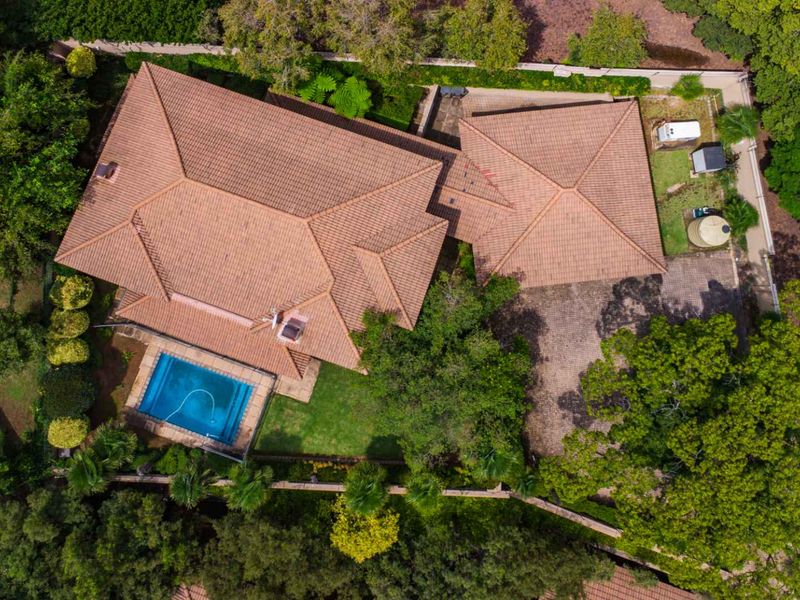 Elegant Family Living with Exceptional Security in Waterkloof Ridge - Photo 5