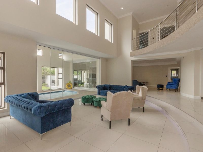 An Opulent Home Close to the Beach - Photo 7