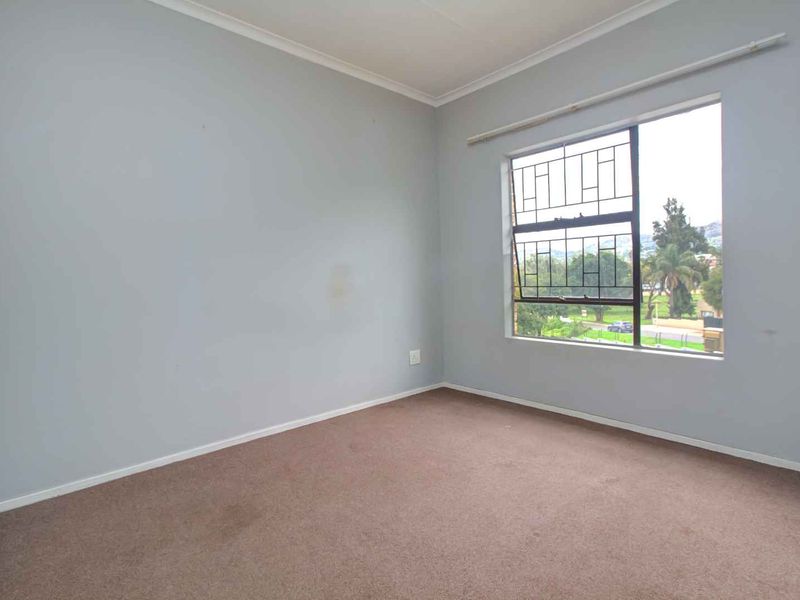 Open-Plan Living with Balcony & 24-Hour Security! - Photo 10