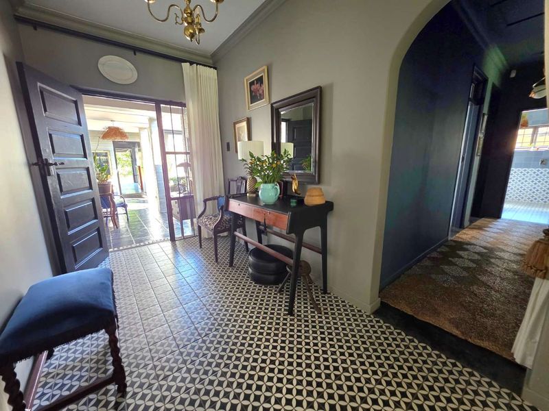 Beautiful, Spacious 3-Bedroom Family Home for Sale in Small Secure Complex of 4. - Photo 4