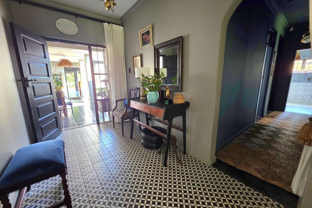 Beautiful, Spacious 3-Bedroom Family Home for Sale in Small Secure Complex of 4. - Photo 4