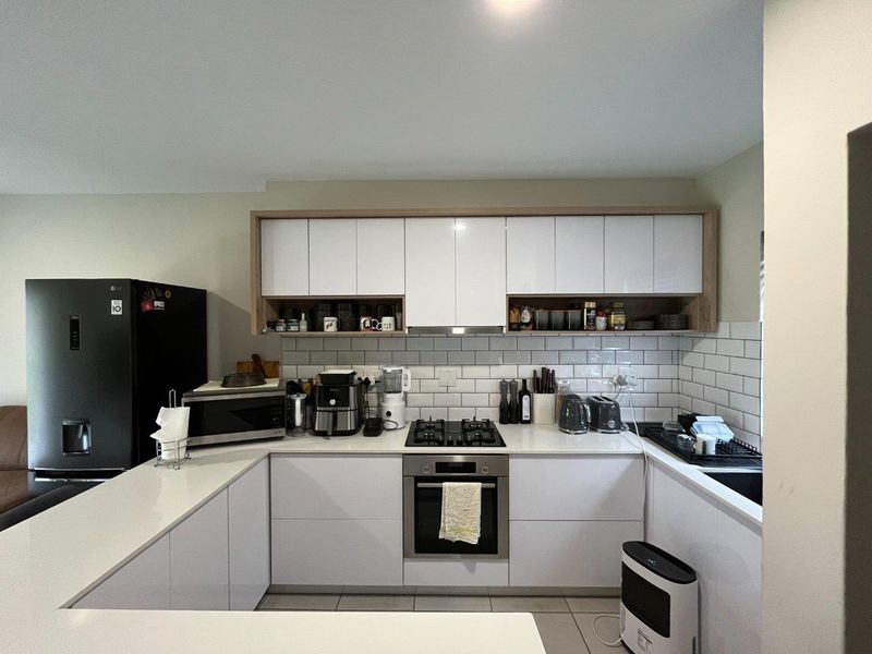 Newly Renovated 2-Bedroom Duplex – Kings Gate Estate Price: R1,180,000 | No Transfer Duty - Photo 4