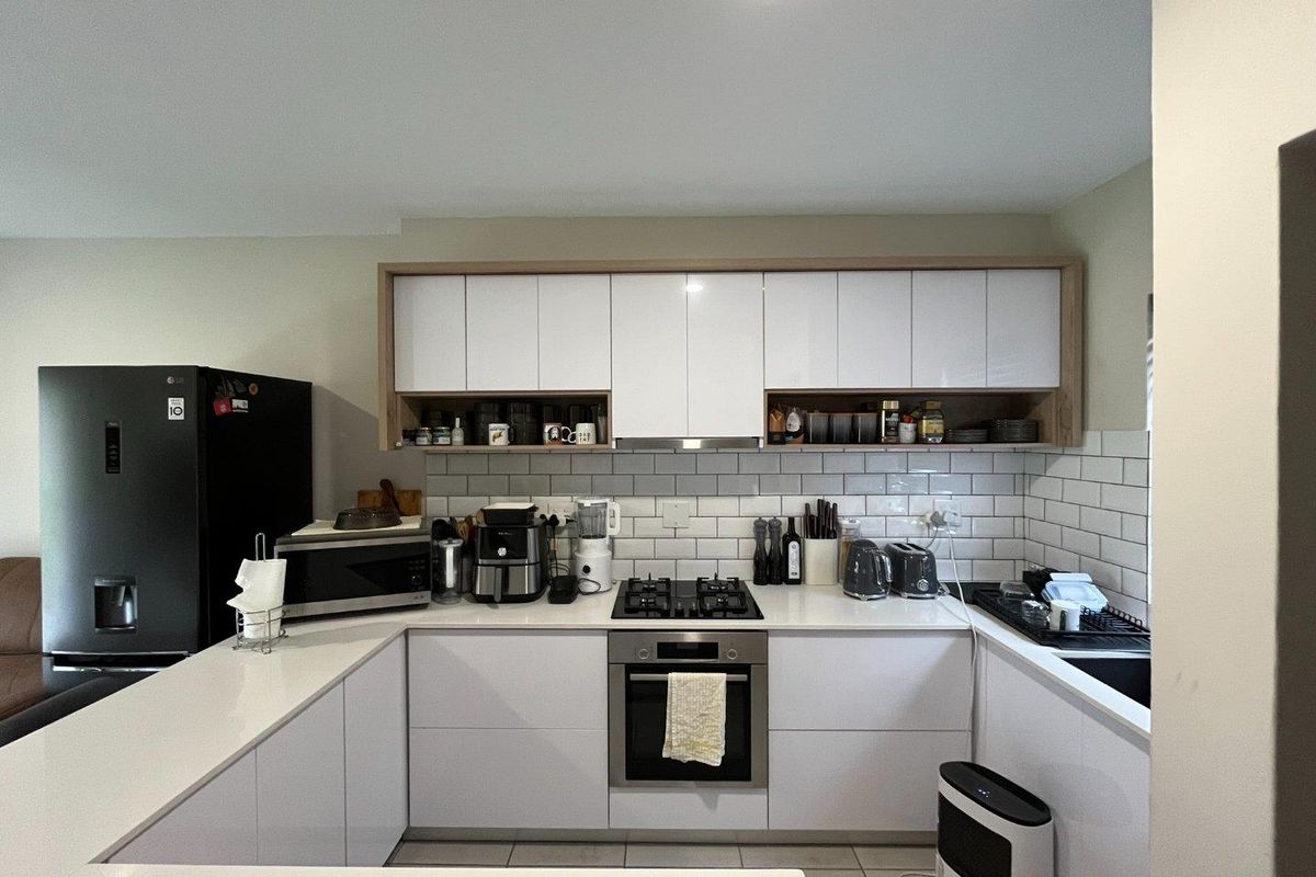 Newly Renovated 2-Bedroom Duplex – Kings Gate Estate Price: R1,180,000 | No Transfer Duty - Photo 4