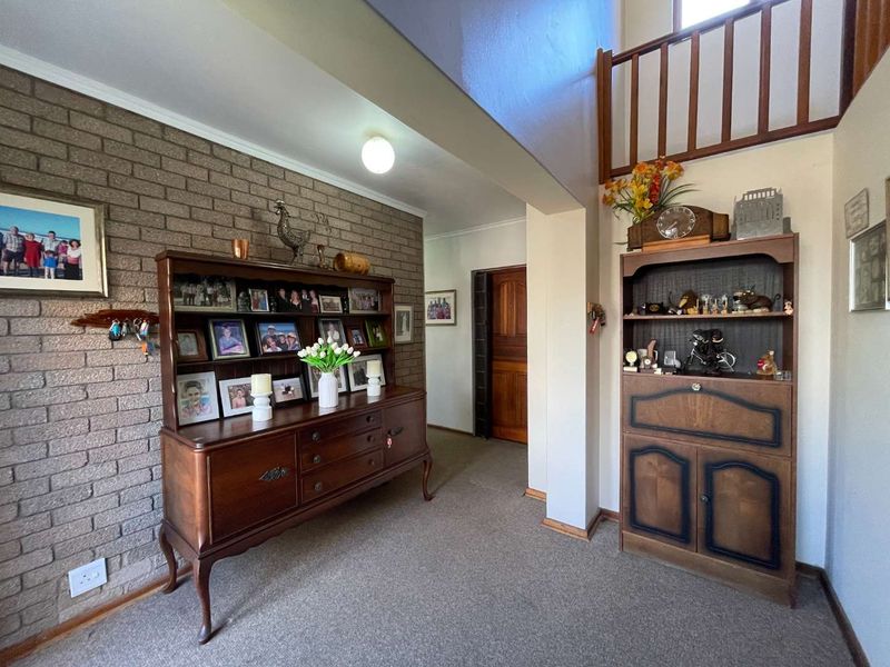 Spacious 4 Bedroom Holiday Home with Flatlet Just 280m from Klein Brak River's Blue Flag Beach - Photo 6