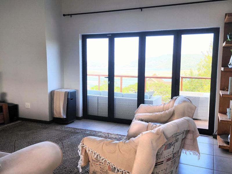 Where Modern Comfort Meets Coastal Beauty - Photo 10