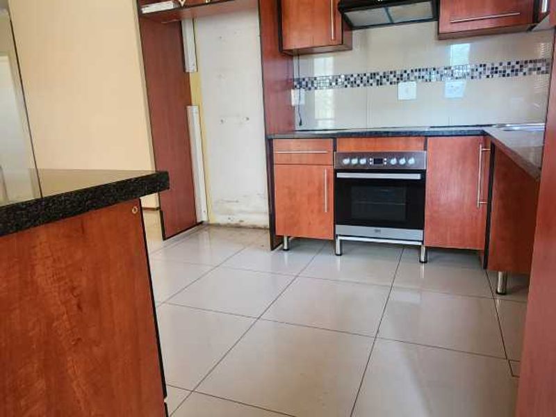 3 Bedroom Townhouse To Rent in Heatherview - Photo 5