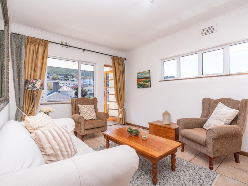 Tamboerskloof Gem with Garage - Photo 2