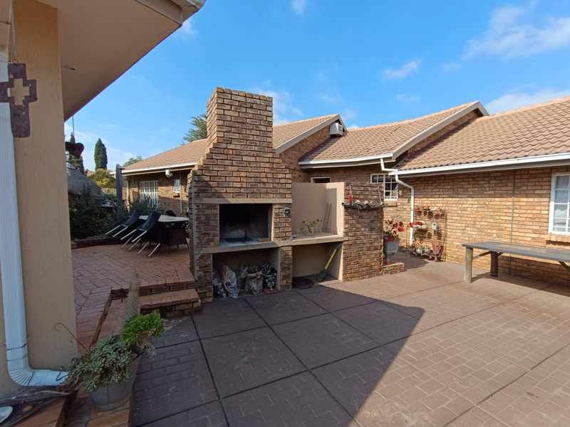 ZWARTKOP - 10 BEDROOM HOUSE - Photo 8