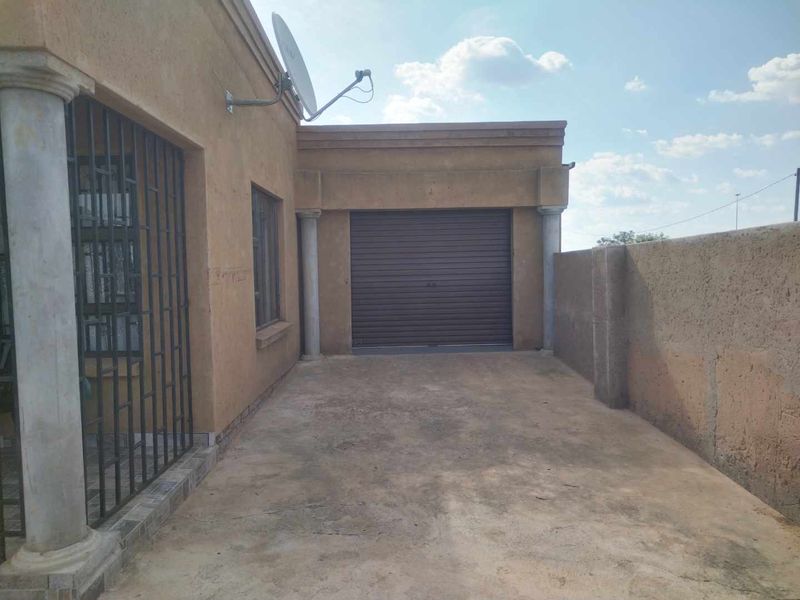 Ready to move in house for sale in Winterveldt - Photo 2