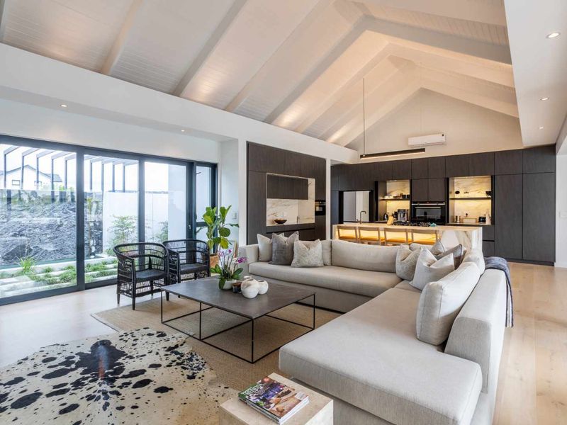 Exceptional Five-Bedroom Furnished Home to Rent in La Vue Neighbourhood on Val de Vie Estate - Photo 9