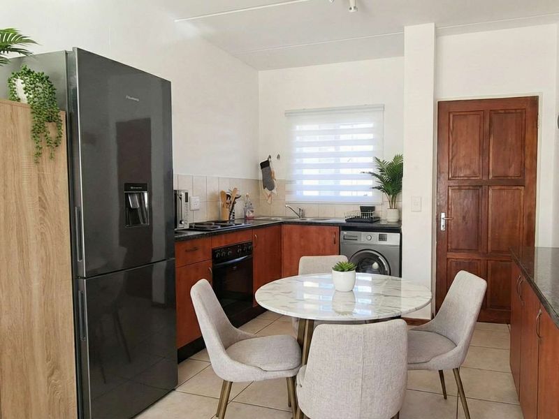 Affordable one‐bed gem with patio and parking - Photo 2