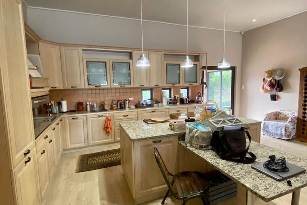 THE ART OF FINE LIVING HOME IN FINKENSTEIN ESTATE - Photo 3