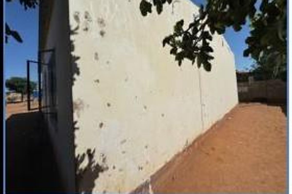 Charming Three-Bedroom Gem Awaits Your Touch - Photo 4