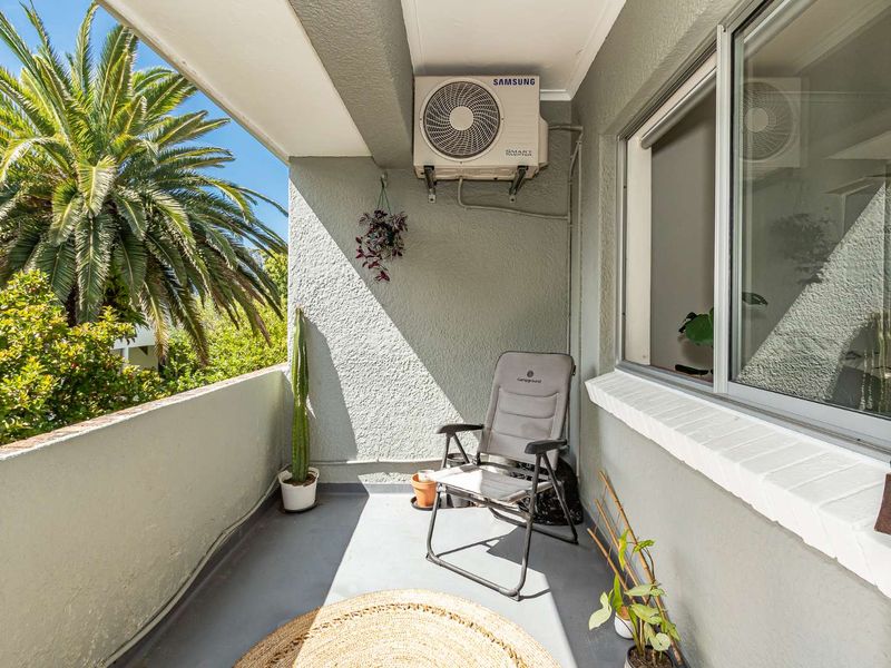 Immaculate Apartment in Rondebosch Village - R1.995m - Photo 9