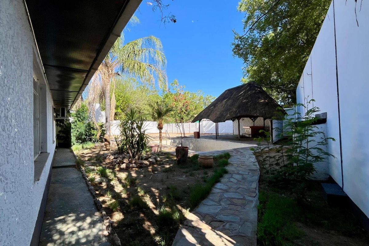 🏡 Spacious 3-Bedroom Family Home with Pool & Lapa – Okahandja Extension 4 - Photo 2