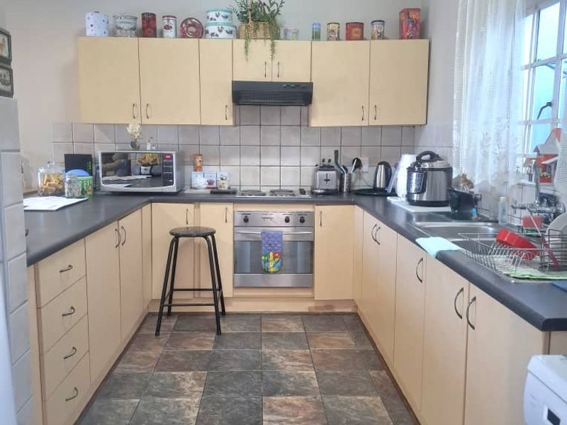 3 BEDROOM UNIT IN POPULAR COMPLEX IN KLEINE KUPPE - Photo 4