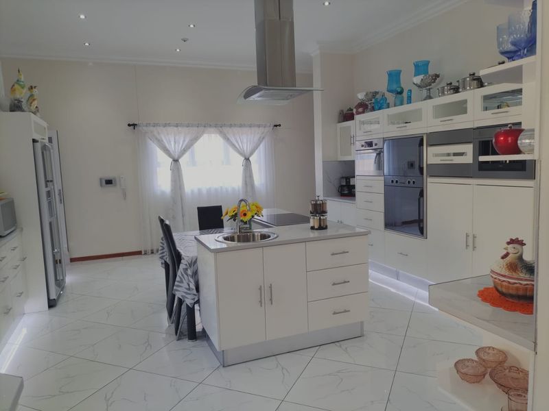 **Charming Family Home with Income Potential: Ideal for B&B or School** - Photo 9