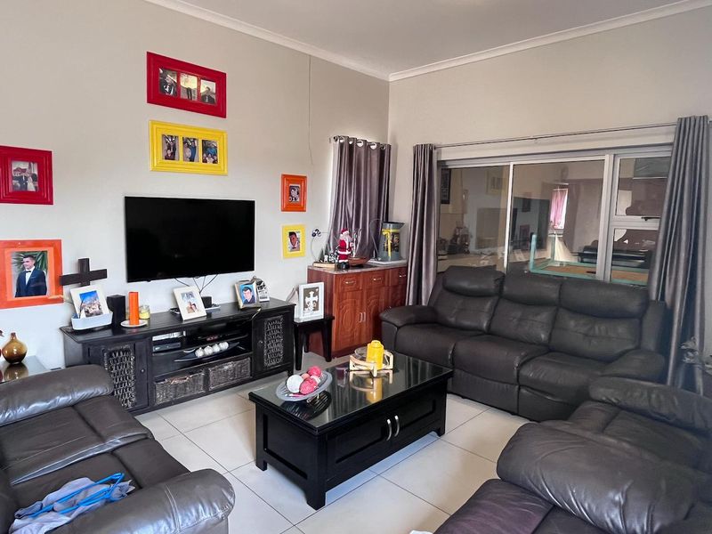 Two-bedroom retirement unit FOR SALE - Photo 2