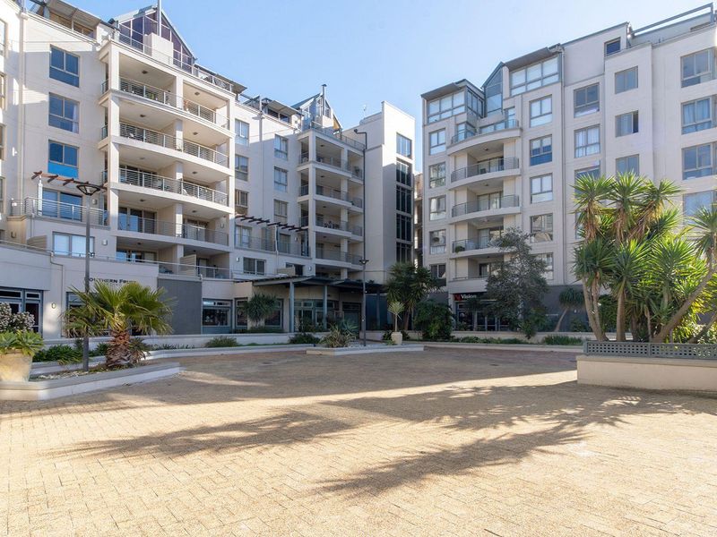 New Listing: Luxury Apartment in Prime Location! - Photo 1