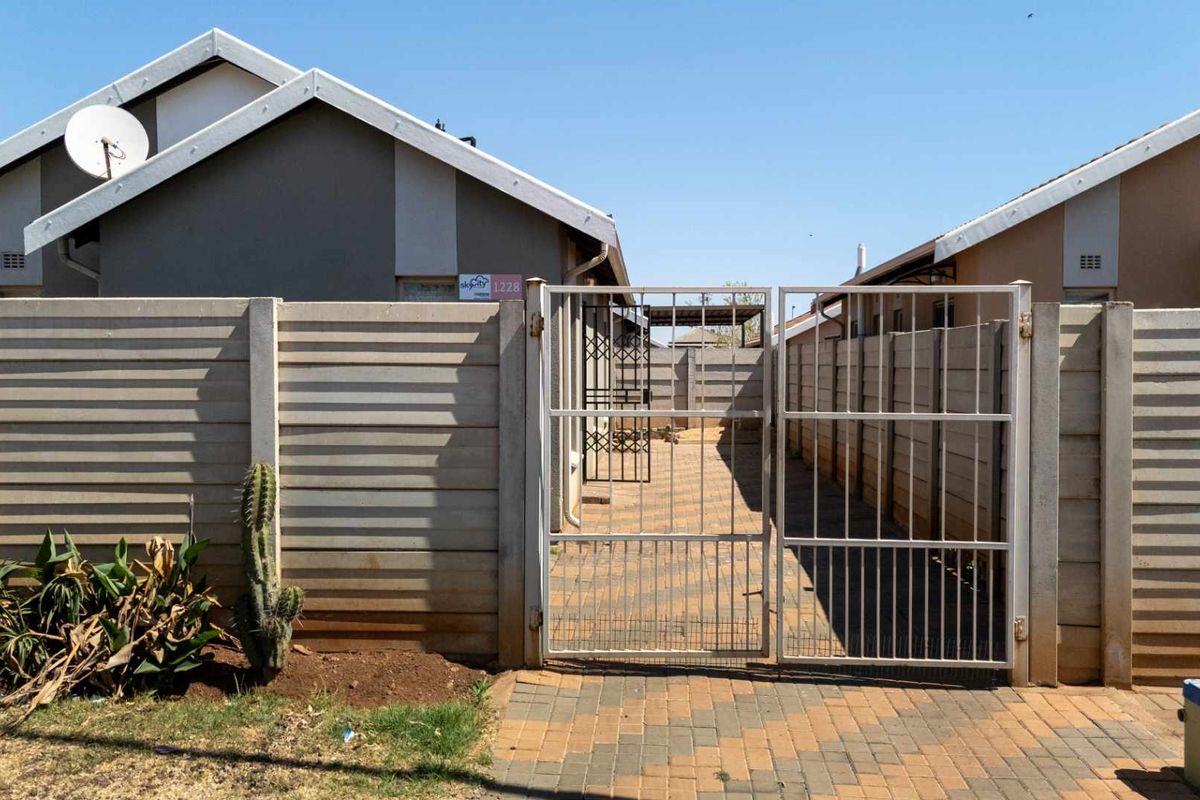 Renovated 3-Bedroom Home with Solar Geyser and Enhanced Security in Watervalspruit - Photo 4