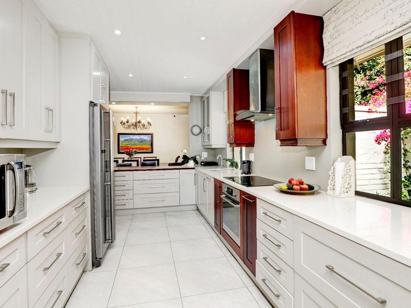 Spacious 4 Bed Family Home in Mature Garden – Walk to School! - Photo 10