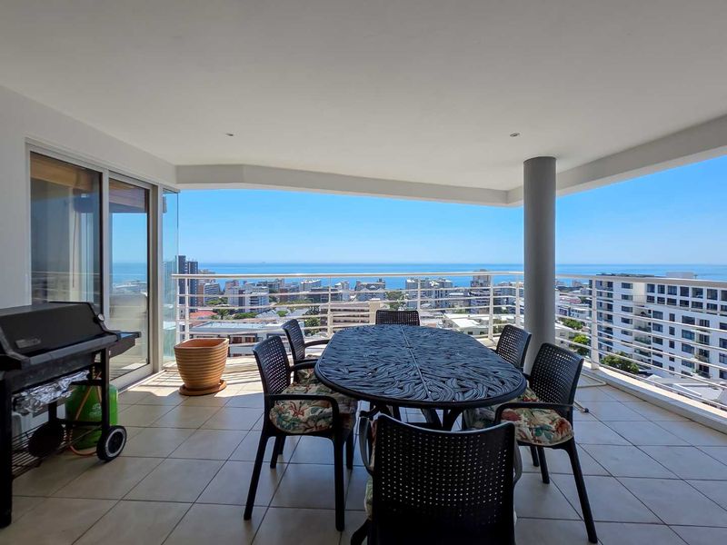 Perfectly positioned in Upper Sea Point with panoramic sea views - Photo 9