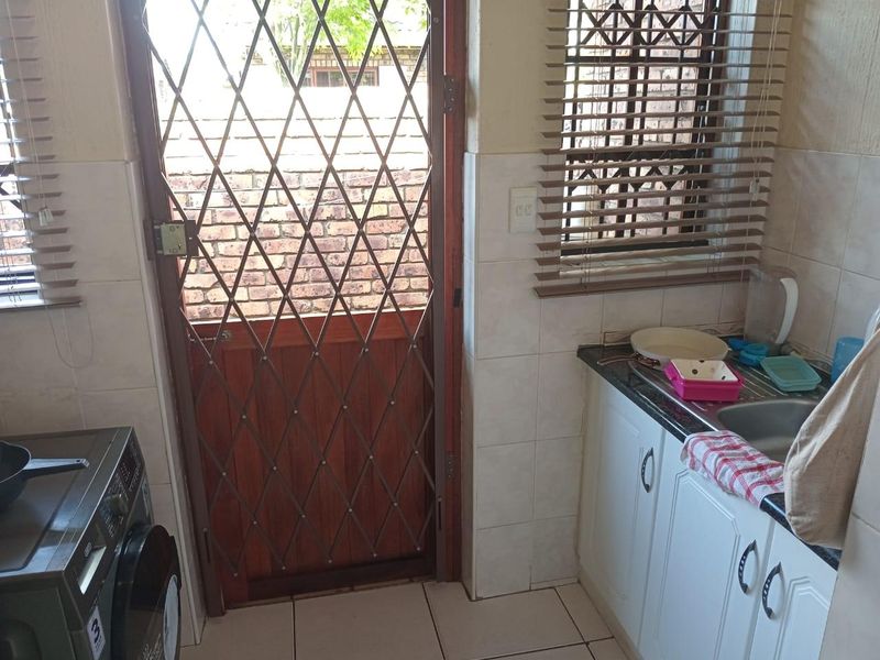 Charming Facebrick Simplex with Practical Comforts & Timeless Appeal - Photo 3