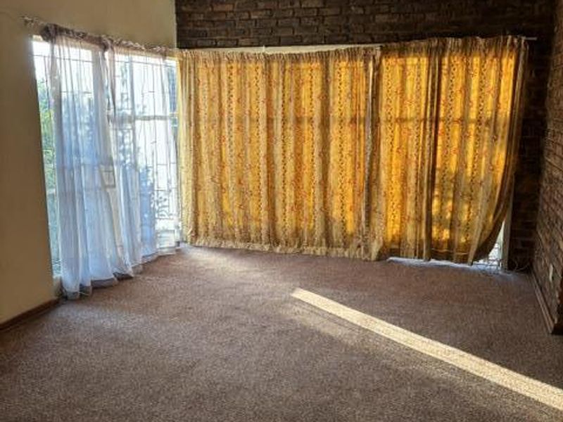 FAMILY HOME - Photo 6