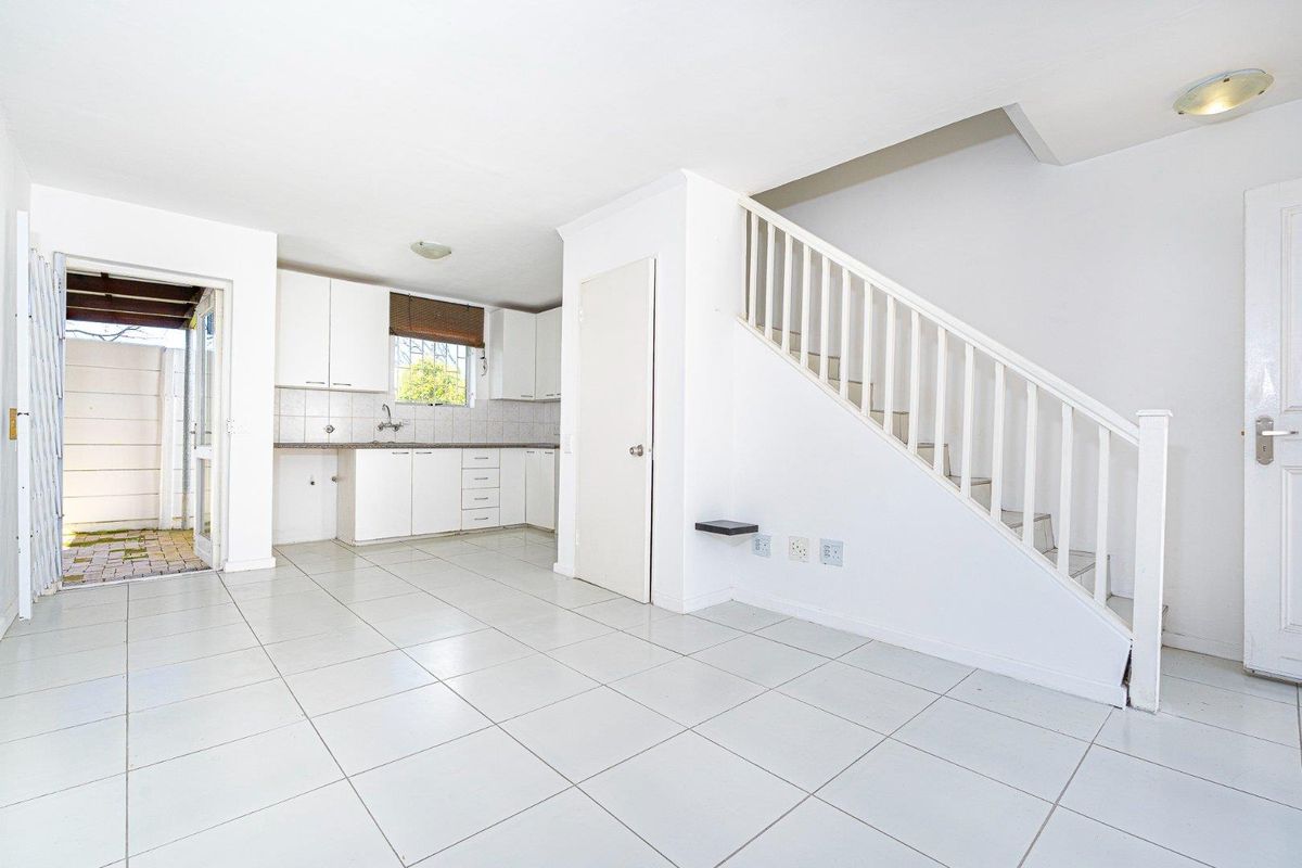 Charming and Well Maintained 2-Bedroom Home in the Heart of Kenilworth – Ideal for First-Time Buyers, Scaling down or Investors - Photo 4