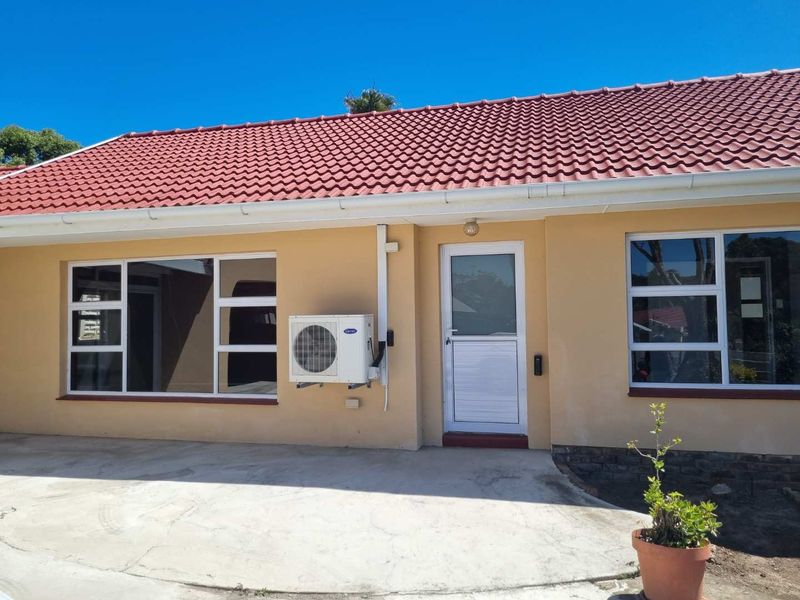 Spacious Family Home in Prime Location Beacon Bay - Photo 2