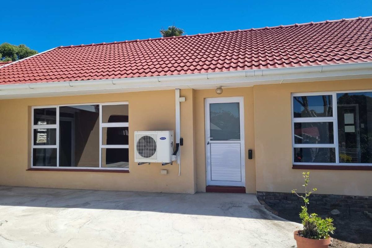 Spacious Family Home in Prime Location Beacon Bay - Photo 2