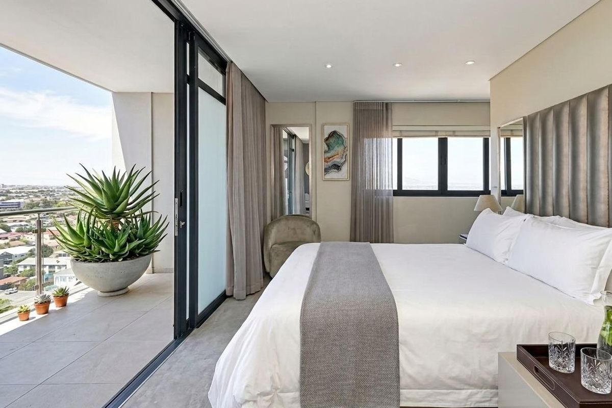 Full-Floor Beachfront Penthouse | 4 Bed | 4 Bath | Private Lift | Fully Furnished | Blouberg - Photo 3